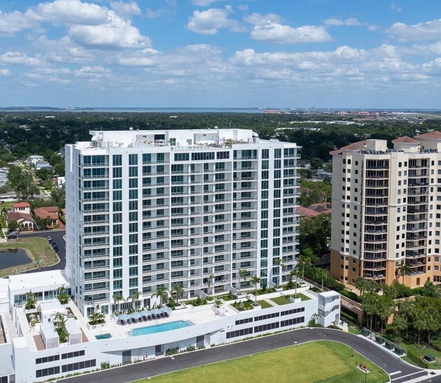 Image 2 of property listing at 5713 BOWEN DANIEL DR. 806, Tampa, FL 33616