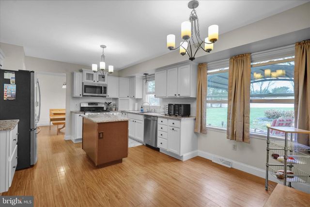 476 OLD SWEDE RD, Douglassville, PA 19518