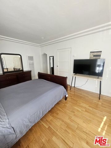 812 S Gramercy Drive, Los Angeles, CA 90005