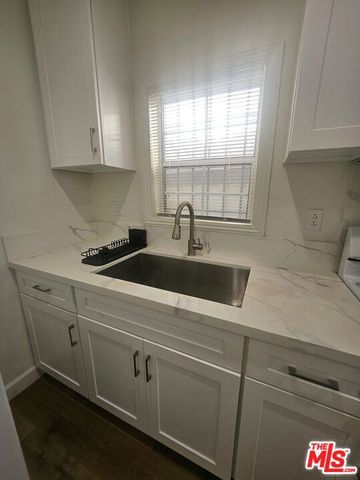 812 S Gramercy Drive, Los Angeles, CA 90005