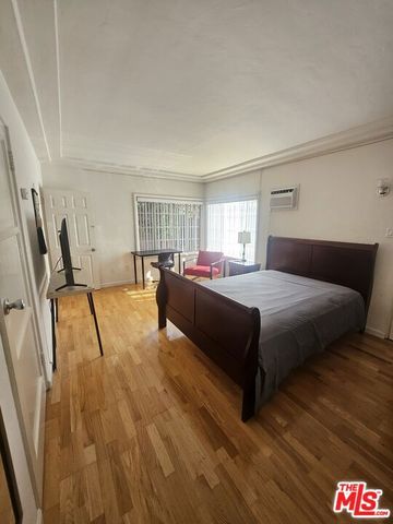 812 S Gramercy Drive, Los Angeles, CA 90005