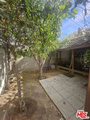 812 S Gramercy Drive, Los Angeles, CA 90005