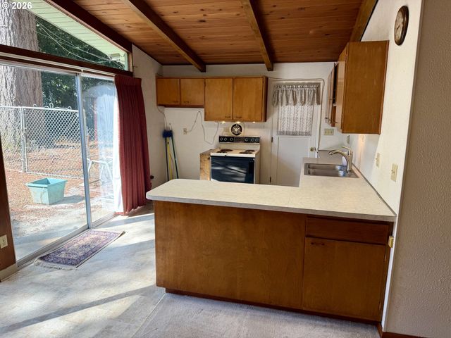 12825 Se LINCOLN St, Portland, OR 97233