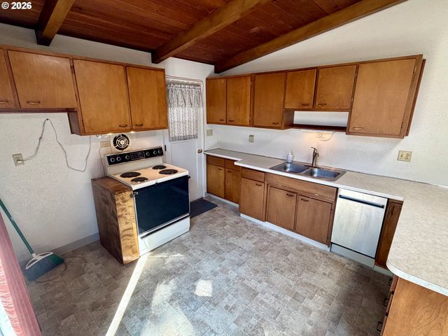 12825 Se LINCOLN St, Portland, OR 97233