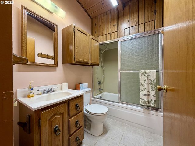 12825 Se LINCOLN St, Portland, OR 97233