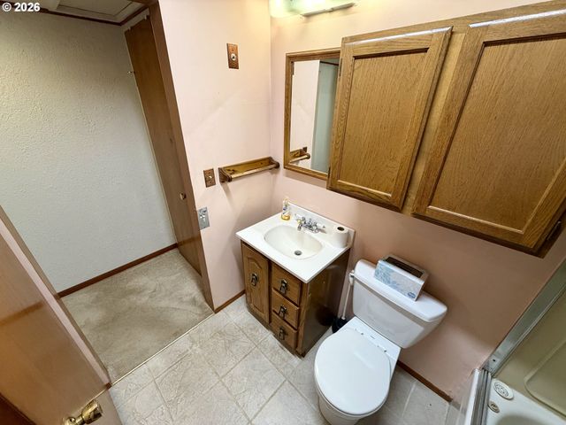 12825 Se LINCOLN St, Portland, OR 97233