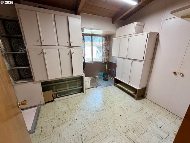 12825 Se LINCOLN St, Portland, OR 97233
