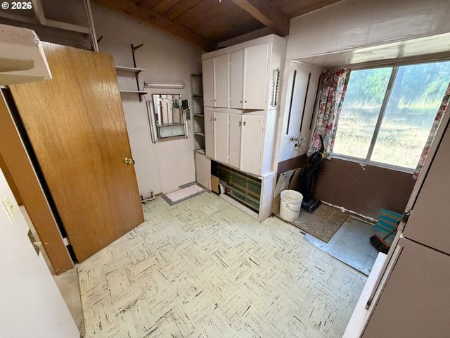 12825 Se LINCOLN St, Portland, OR 97233