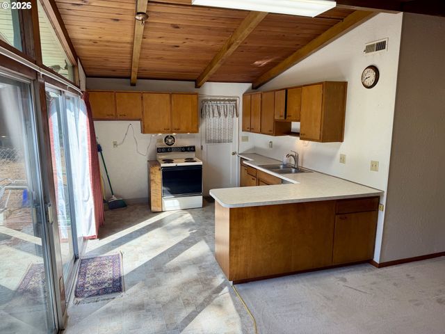 12825 Se LINCOLN St, Portland, OR 97233