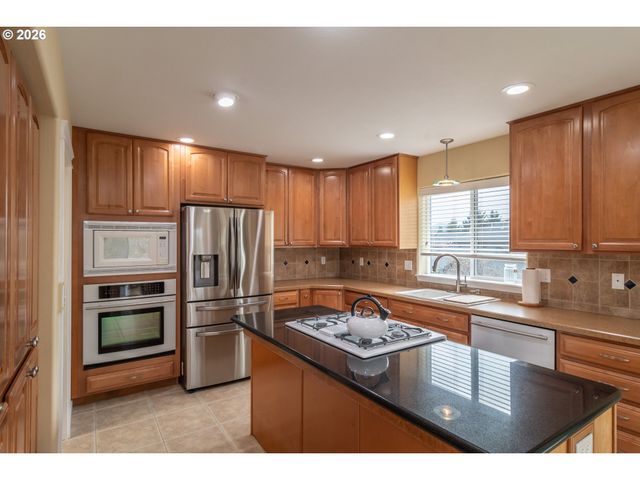 902 N VIEW Dr, Winchester, OR 97495