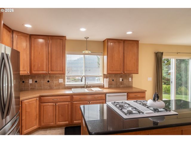 902 N VIEW Dr, Winchester, OR 97495