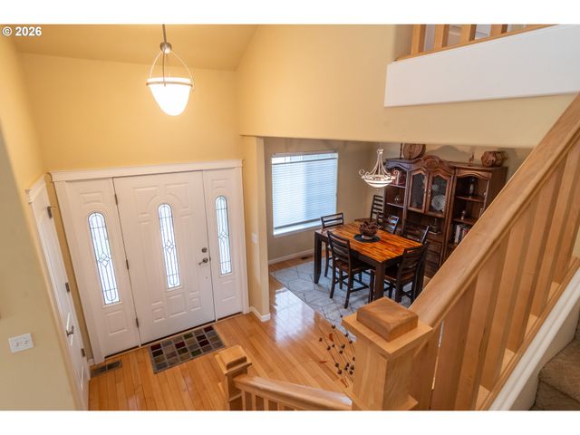 902 N VIEW Dr, Winchester, OR 97495