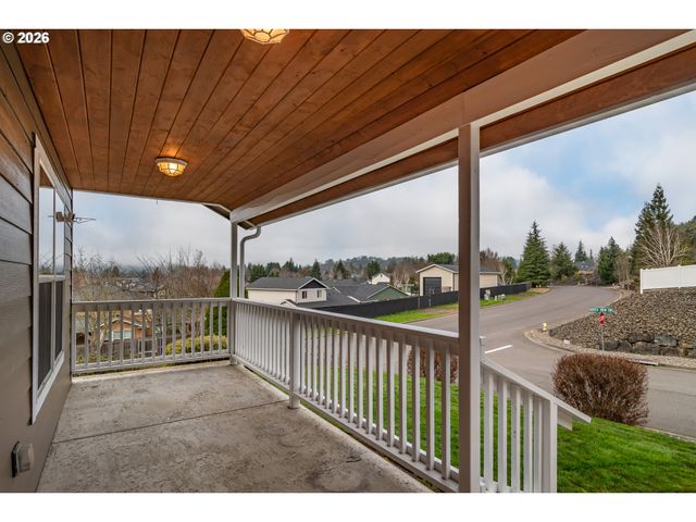 902 N VIEW Dr, Winchester, OR 97495