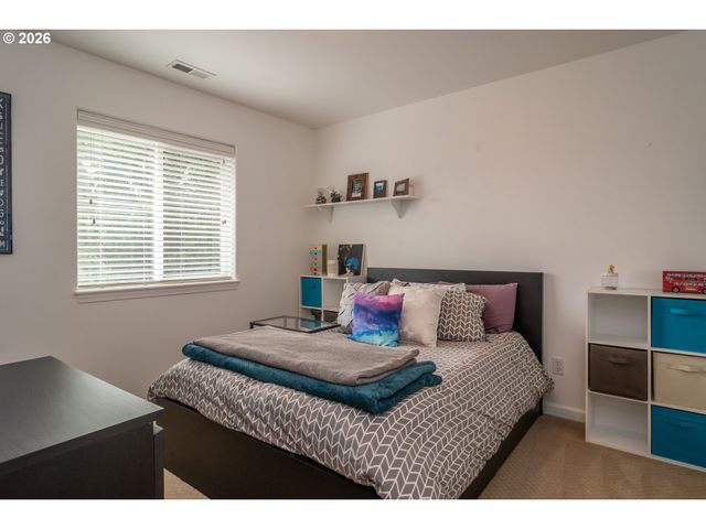 902 N VIEW Dr, Winchester, OR 97495