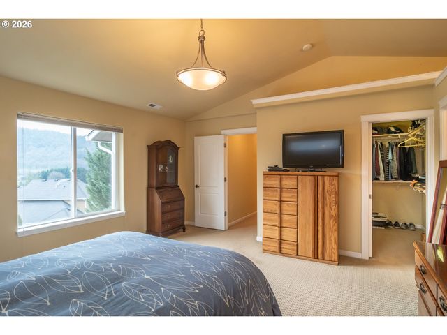 902 N VIEW Dr, Winchester, OR 97495