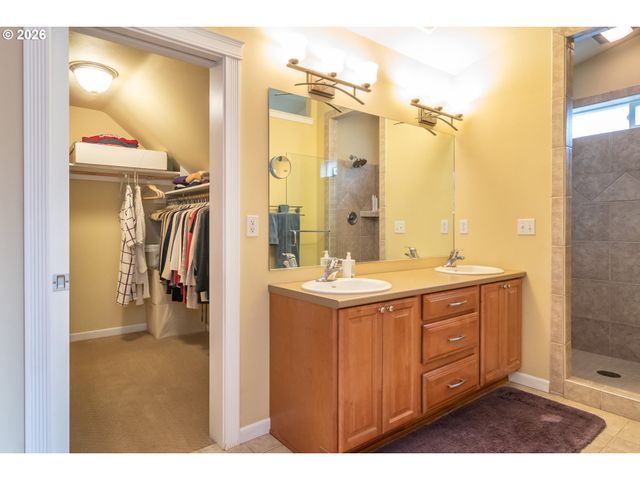 902 N VIEW Dr, Winchester, OR 97495