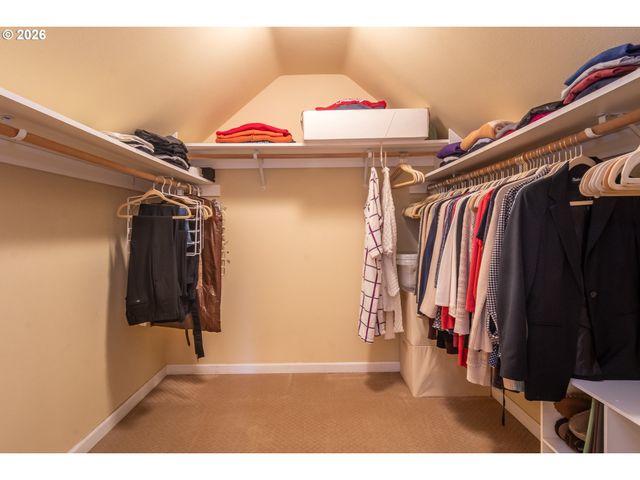 902 N VIEW Dr, Winchester, OR 97495