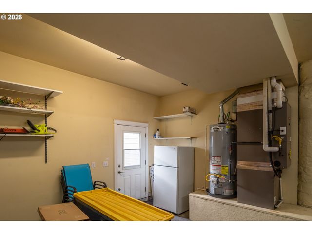 902 N VIEW Dr, Winchester, OR 97495