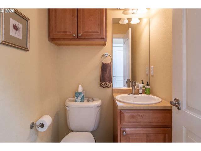 902 N VIEW Dr, Winchester, OR 97495