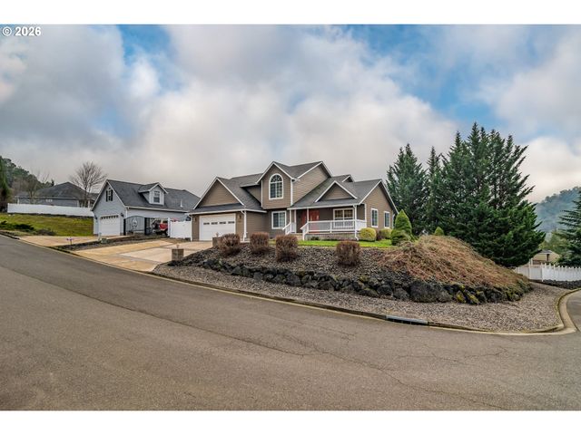 902 N VIEW Dr, Winchester, OR 97495