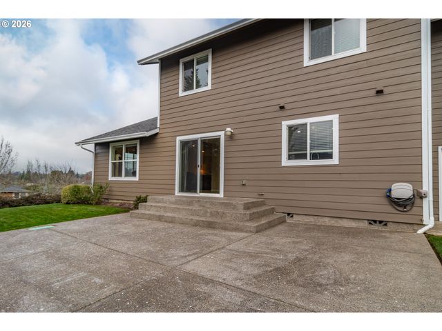 902 N VIEW Dr, Winchester, OR 97495