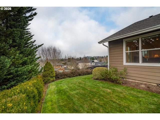 902 N VIEW Dr, Winchester, OR 97495