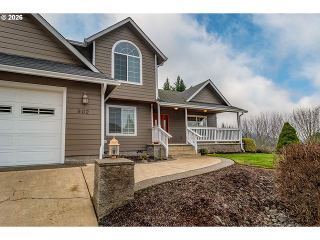 902 N VIEW Dr, Winchester, OR 97495