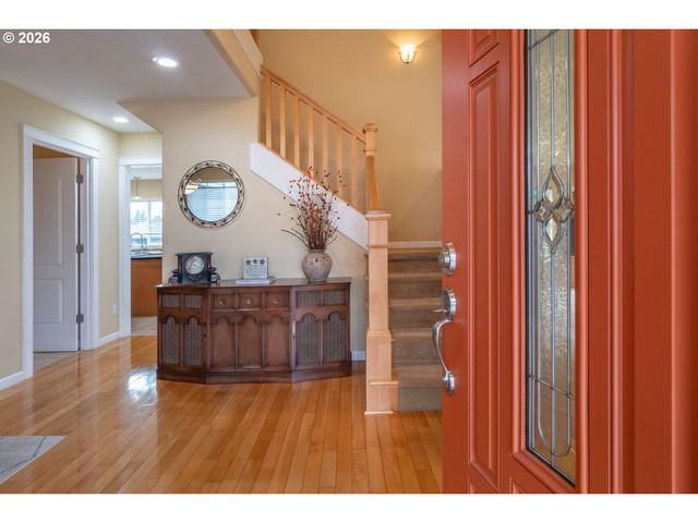 902 N VIEW Dr, Winchester, OR 97495