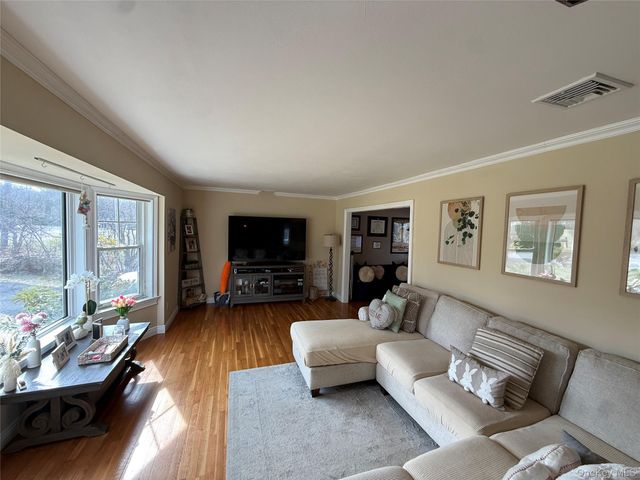 16 Minkel Road, Ossining, NY 10562