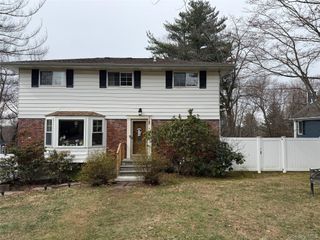16 Minkel Road, Ossining, NY 10562