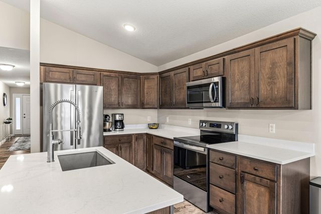 800 Harvest Circle SW, Lonsdale, MN 55046