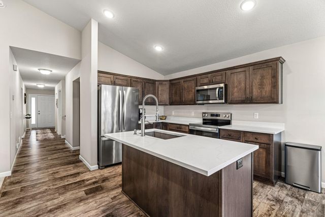 800 Harvest Circle SW, Lonsdale, MN 55046