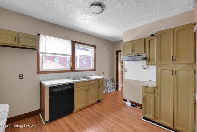 2411 Sherry Rd, Louisville, KY 40217