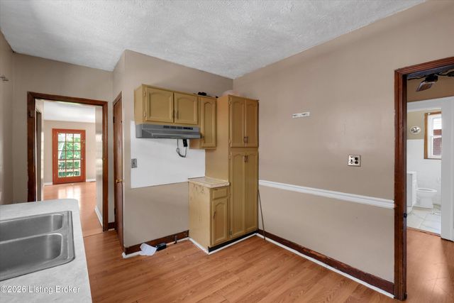 2411 Sherry Rd, Louisville, KY 40217