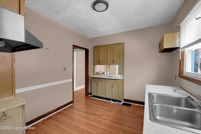 2411 Sherry Rd, Louisville, KY 40217