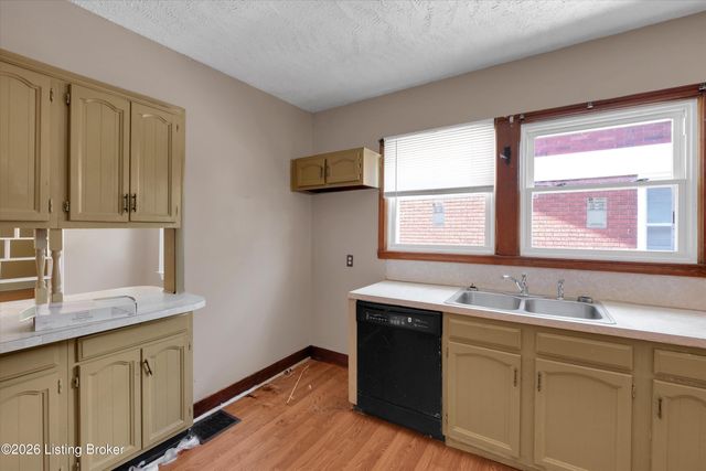 2411 Sherry Rd, Louisville, KY 40217