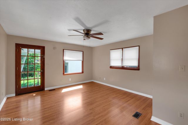 2411 Sherry Rd, Louisville, KY 40217