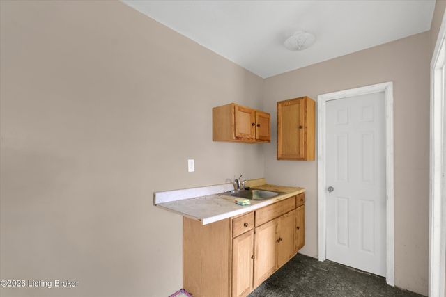 2411 Sherry Rd, Louisville, KY 40217