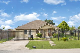 8004 Mendez Street, Houston, TX 77029
