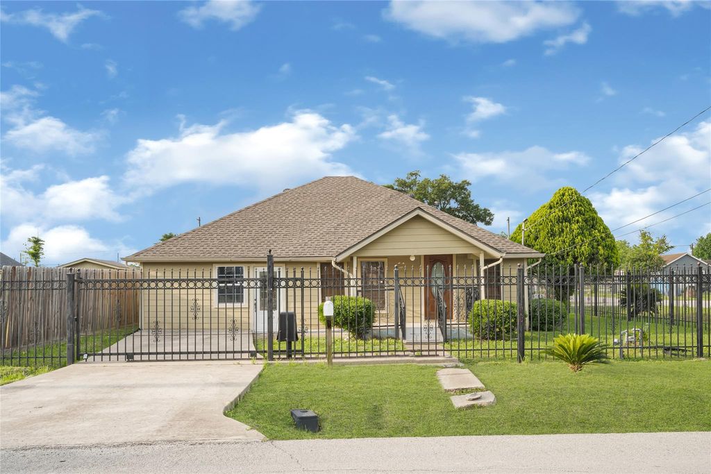 8004 Mendez Street, Houston, TX 77029