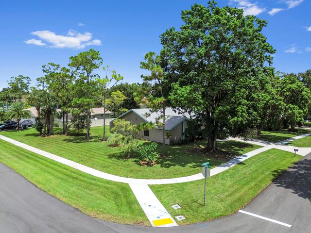 12373 Sawgrass Court, Wellington, FL 33414
