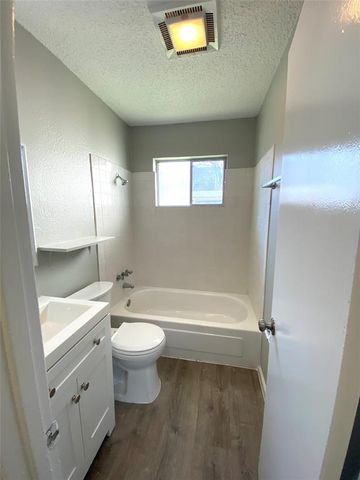 404 Swanee DR B, Austin, TX 78752