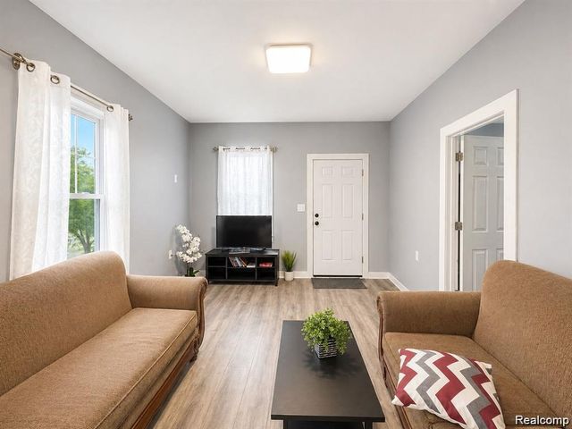 2415 Mclean Street, Hamtramck, MI 48212