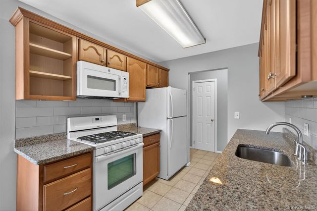 31 Doxbury Lane, Suffern, NY 10901