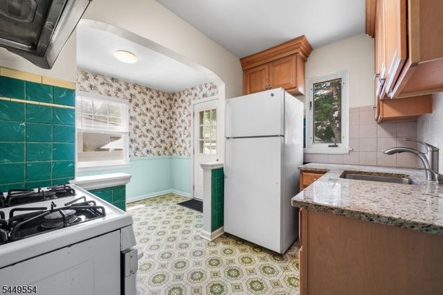 10 Greenwich St, Bergenfield Boro, NJ 07621