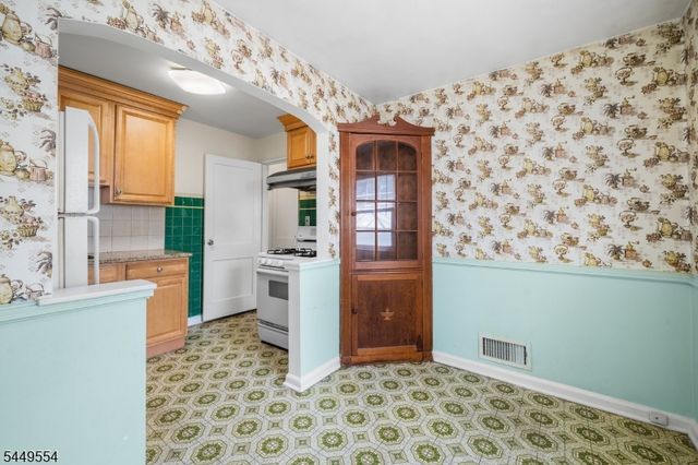 10 Greenwich St, Bergenfield Boro, NJ 07621