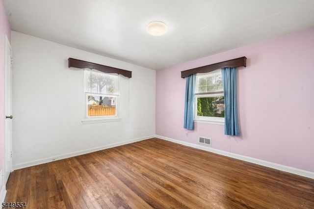 10 Greenwich St, Bergenfield Boro, NJ 07621