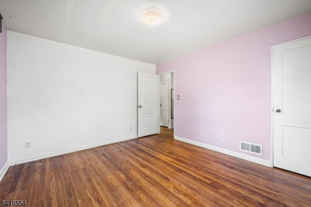 10 Greenwich St, Bergenfield Boro, NJ 07621