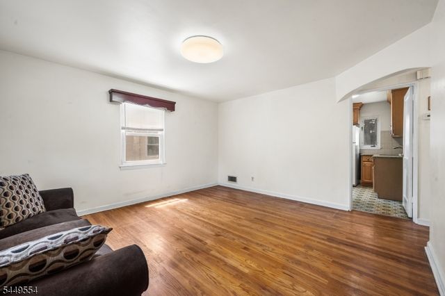 10 Greenwich St, Bergenfield Boro, NJ 07621