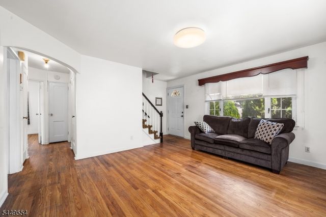 10 Greenwich St, Bergenfield Boro, NJ 07621